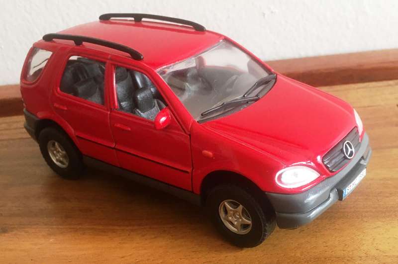 Mercedes Benz M Class Welly Red 1-32 No Box