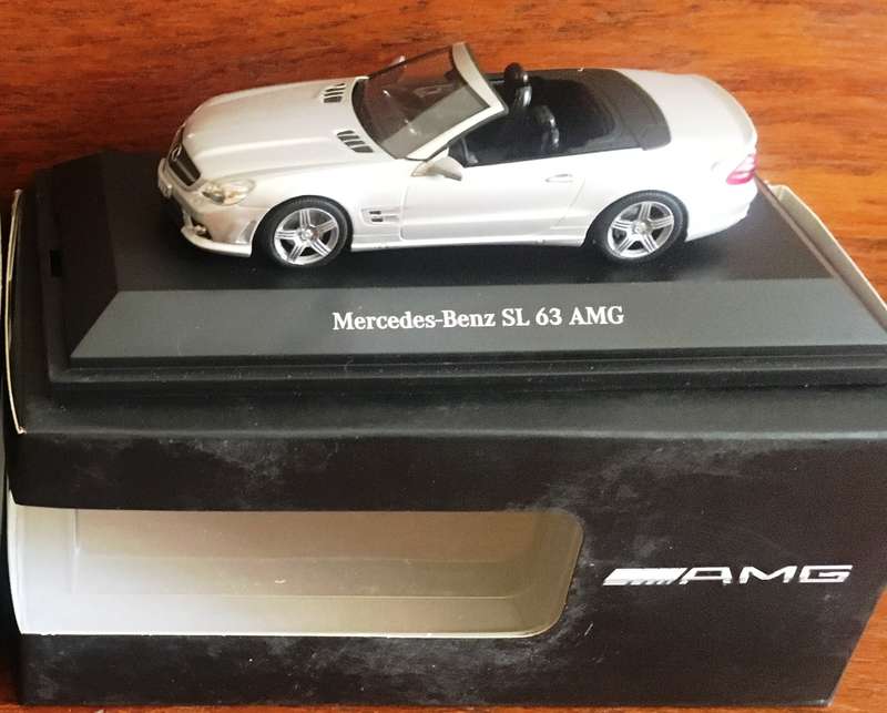 Mercedes Benz SL63 AMG 2008 MiniChamps Silver I-43 Boxed