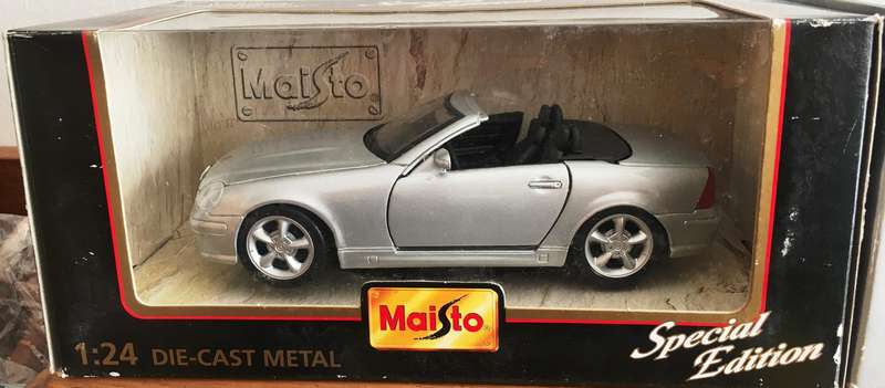Mercedes Benz SLK 1997 Maisto Silver 1-24 Boxed