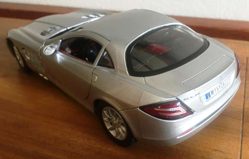 Mercedes Benz SLR Motormax Silver 1-24 No box
