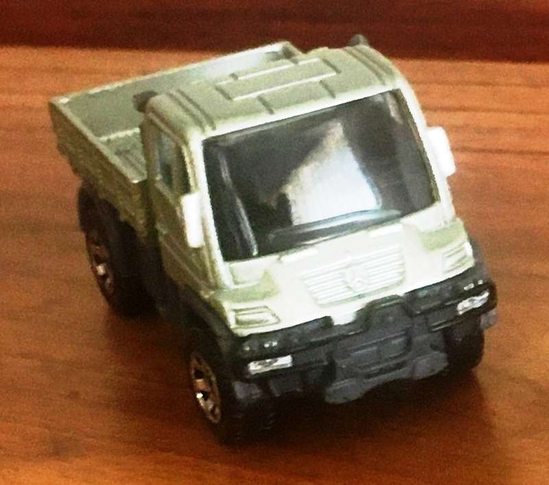 Mercedes Benz Unimog U300 Matchbox 2006 Silver 1-64 Lose
