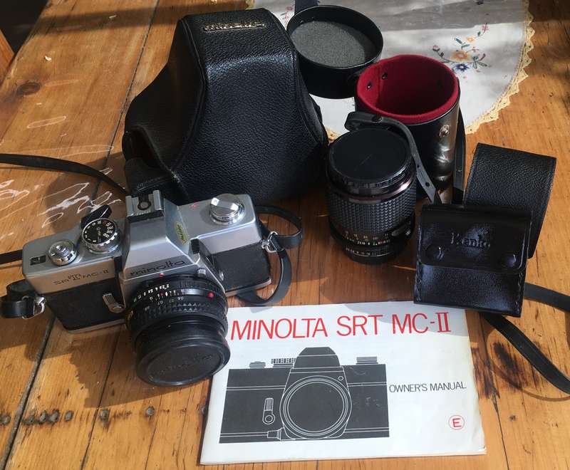 Minolta SRT MC-II 35mm Camara  + extras