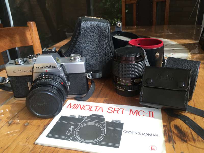 Minolta SRT MC-II 35mm Camara  + extras