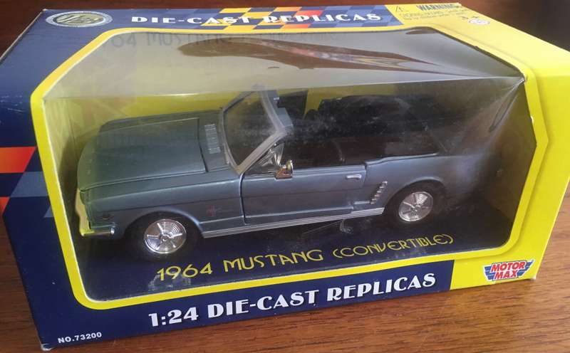 Mustang 1964 Convertible Motormax 1-24 Blue Boxed