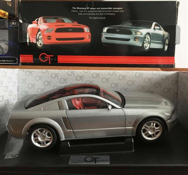 Mustang 2005 GT Beanstalk Silver 1-18 Boxed