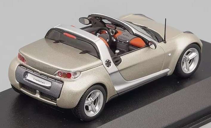 Smart Roadster 2003 MiniChamps Gray Metallic 1-43 Boxed