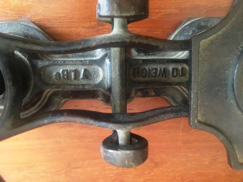 Vintage Kitchen Scale to weigh 7Lbs