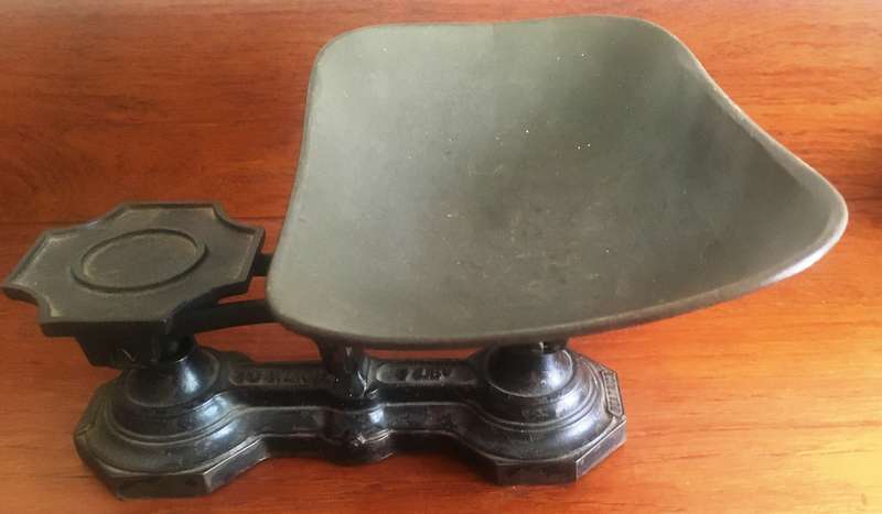 Vintage Kitchen Scale to weigh 7Lbs