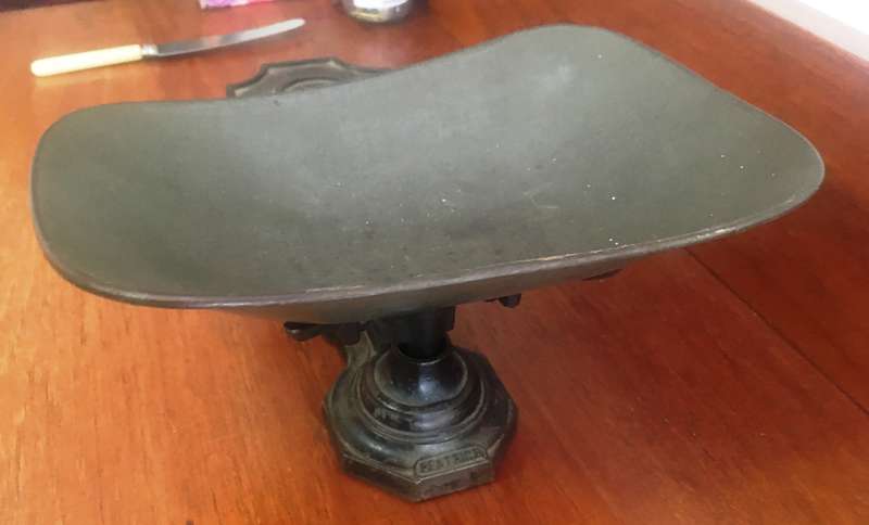 Vintage Kitchen Scale to weigh 7Lbs