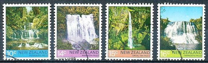 NEW ZEALAND   - 1976   Waterfalls    SET  -    FINE USED