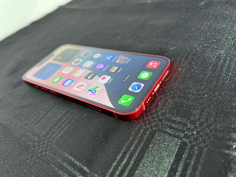 Apple iPhone 13
