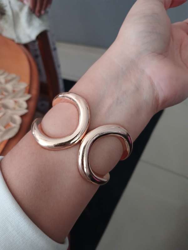 Gold Clasp Bangle
