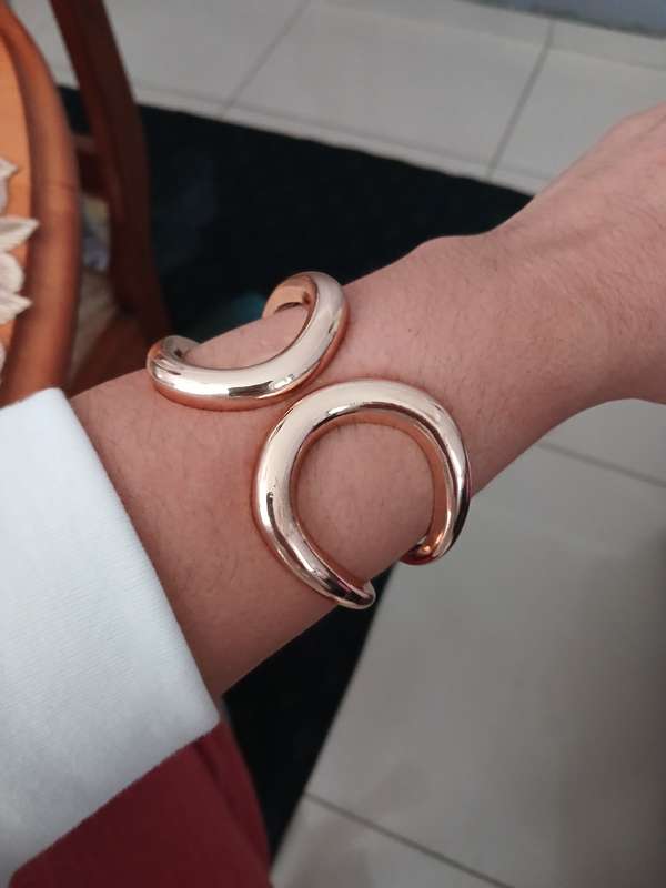 Gold Clasp Bangle