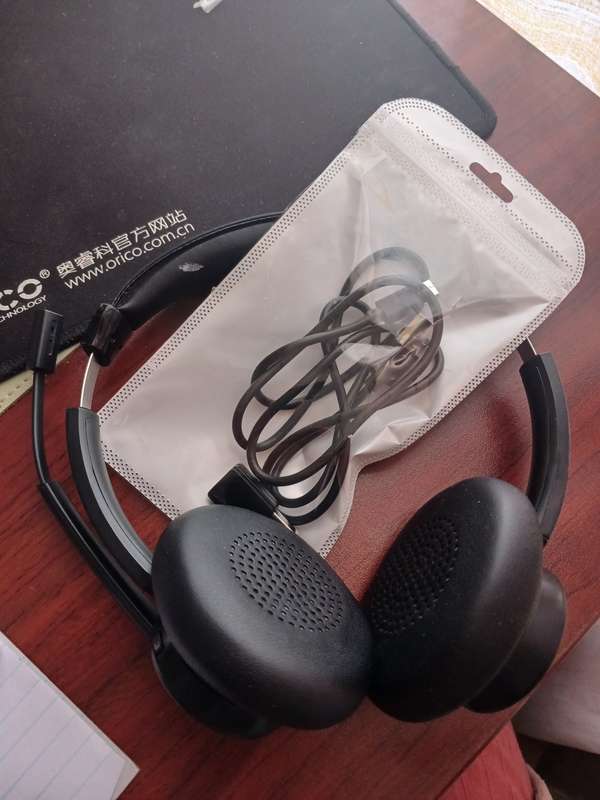 Wireless Over-Ear Headphones with AI Noise Cancelling