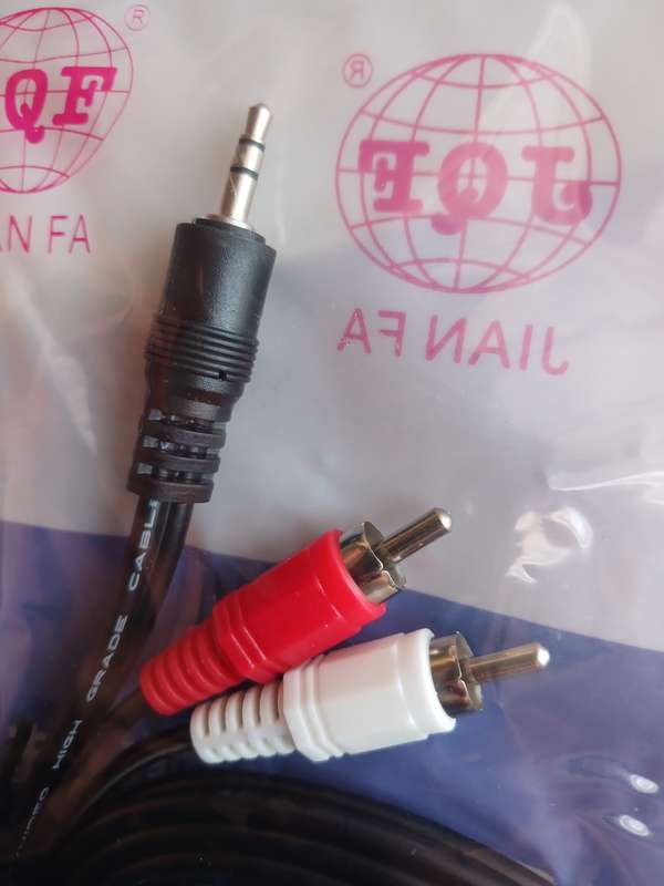 3.5mm M to 2 RCA M 1.5m