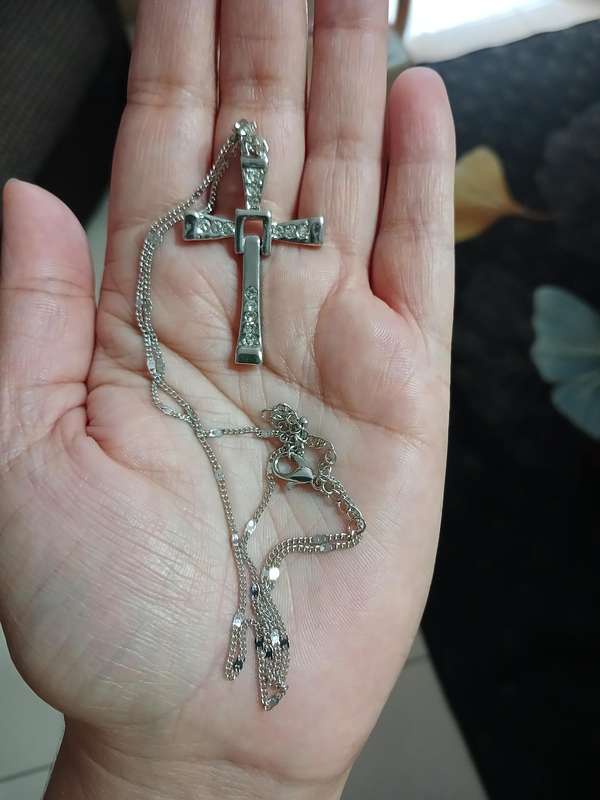 Silver Plated Metal Cross Pendant Necklace