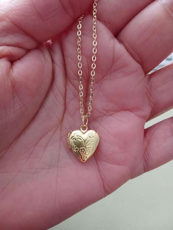 Gold Flower Heart Locket Pendant Necklace with Extra Pendant