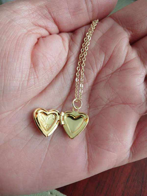 Gold Flower Heart Locket Pendant Necklace with Extra Pendant
