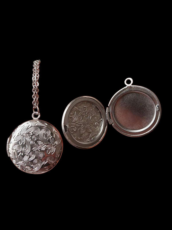 1Pc Stainless Steel Locket Flower Pendant Necklace with Extra Locket Pendant