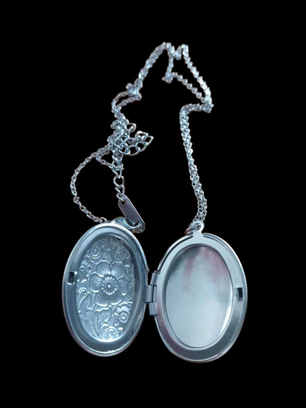 Stainless Steel Vintage Oval Flower Locket Pendant Necklace