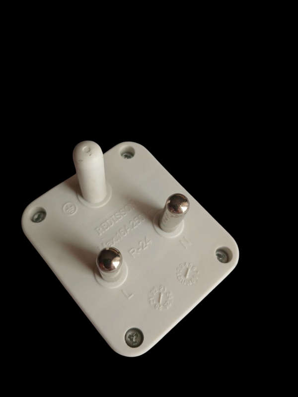 Redisson 3 x 2 Pin Adapter Plug