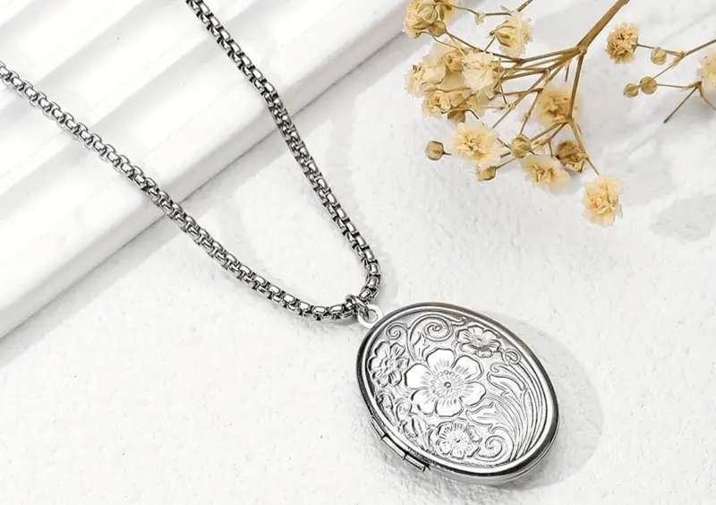 Stainless Steel Oval Flower Pattern Locket Pendant Necklace