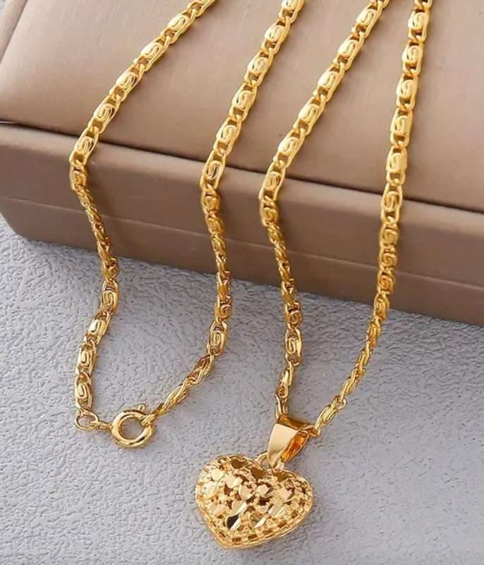 Elegant Classic Heart Pendant Necklace Gold Plated