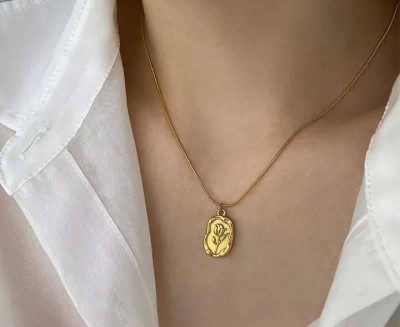 Stainless Steel Pendant Necklace Vintage French Rose Pattern