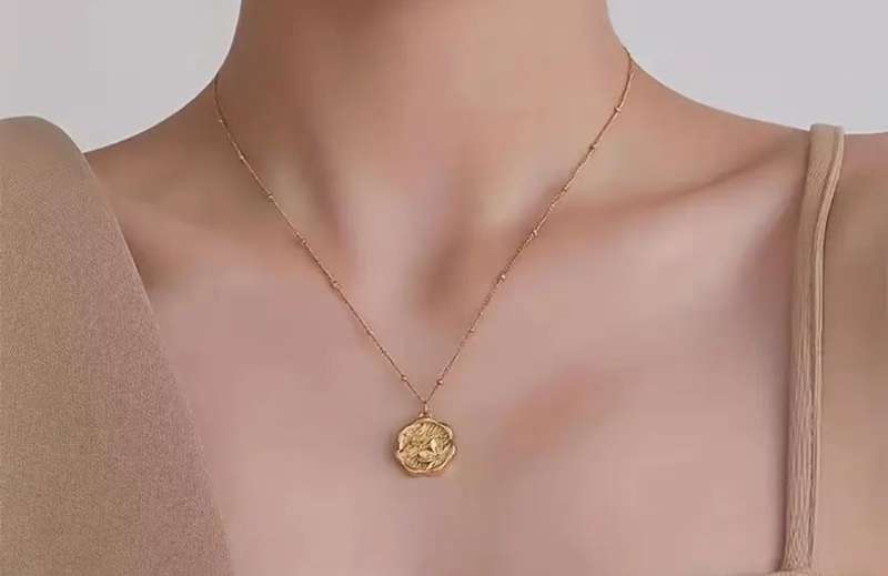 Gold Plated Stainless Steel Elegant Gold Plated Flower Round Vintage Pendant Necklace