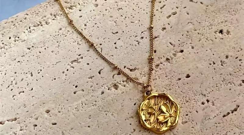 Gold Plated Stainless Steel Elegant Gold Plated Flower Round Vintage Pendant Necklace