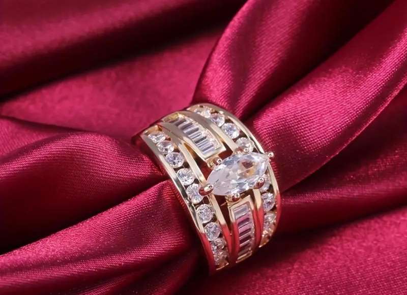One Piece Ring Golden Three Rows of White Engagement Wedding Ring Senior