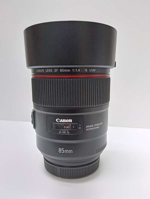 Canon EF 85mm F/1.4 L IS USM lens