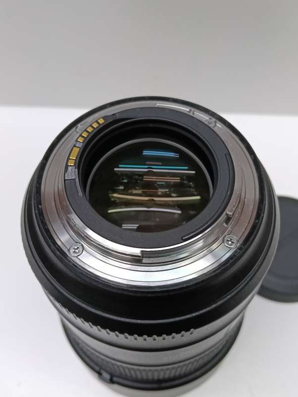 Canon EF 85mm F/1.4 L IS USM lens