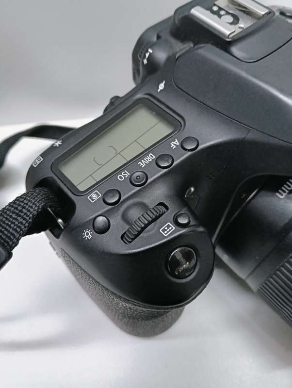 Canon EOS 80D Dslr Camera with a 18-55mm kit lens