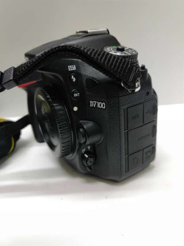 Nikon D7100 Dslr Camera Body