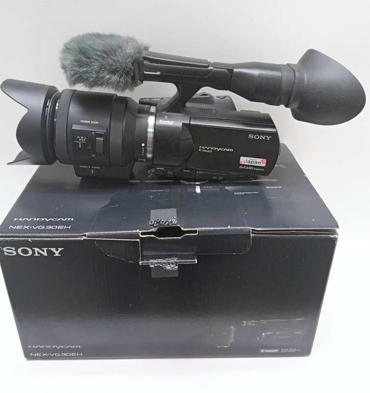 Sony NEX-VG30 Camcorder with 18-200mm f/3.5-6.3 Power Zoom Lens