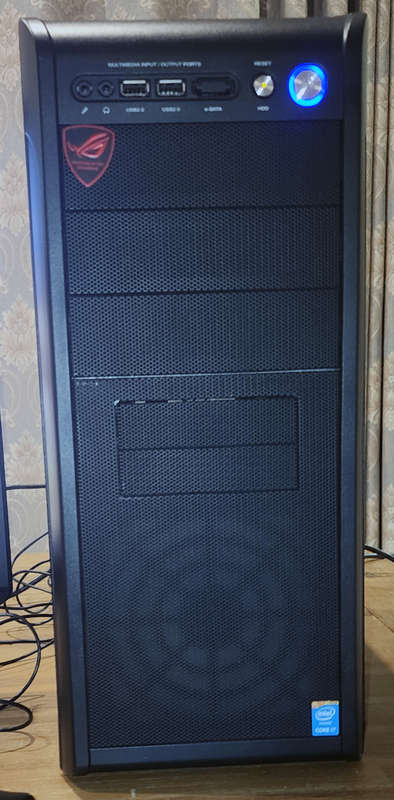 Gamer-Ready PC Setup + 24 Philips Monitor