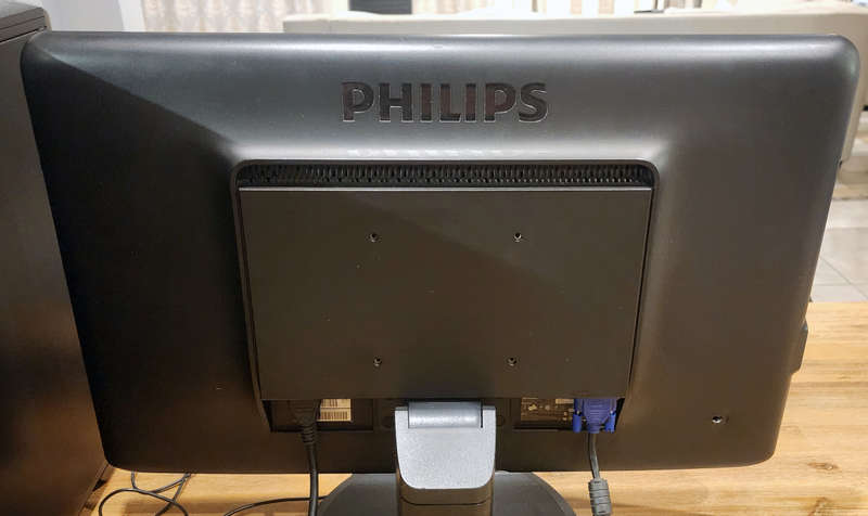 Gamer-Ready PC Setup + 24 Philips Monitor