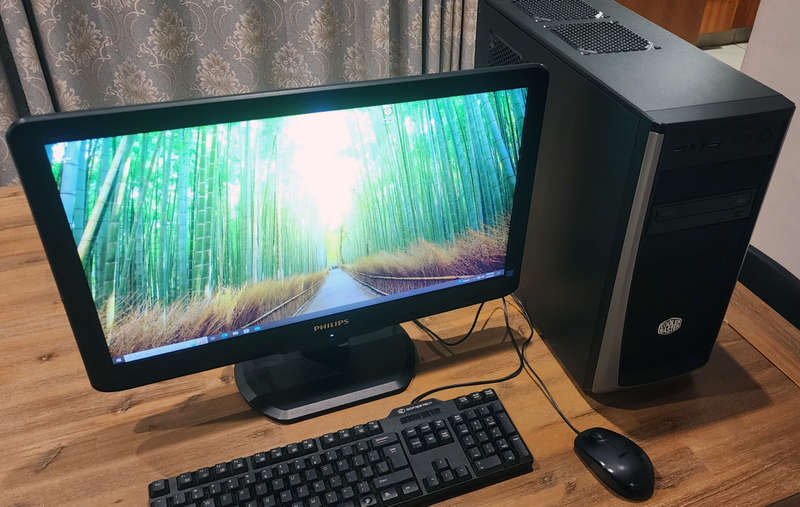 Entry-Level Gaming PC + 24 Monitor