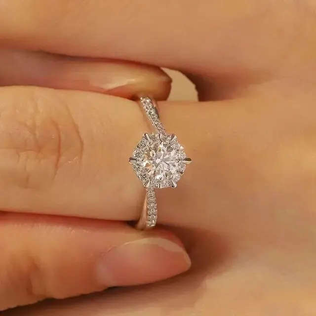 Engagement Ring with 1ct Moissanite, comes with a Certificate of Authenticity