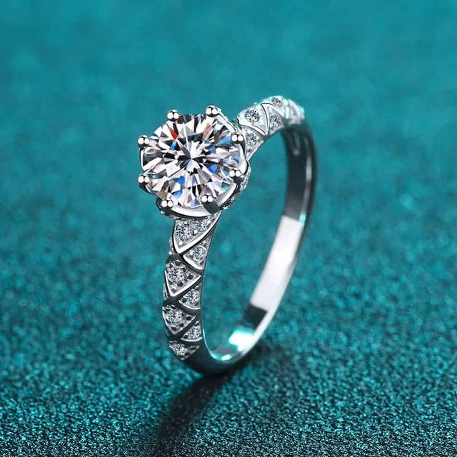 Sterling Silver Ring with 1ct Moissanite, comes with a Certificate of Authenticity