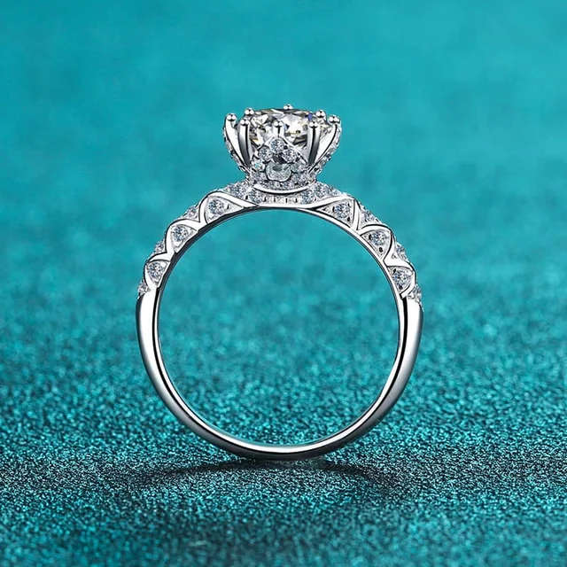 Sterling Silver Ring with 1ct Moissanite, comes with a Certificate of Authenticity