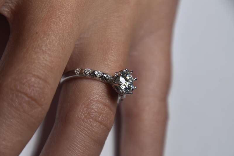 Sterling Silver Ring with 1ct Moissanite, comes with a Certificate of Authenticity