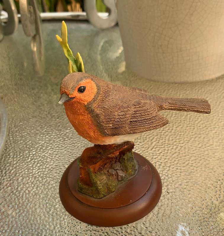 Enesco Robin bird on clay pot on plinth vintage