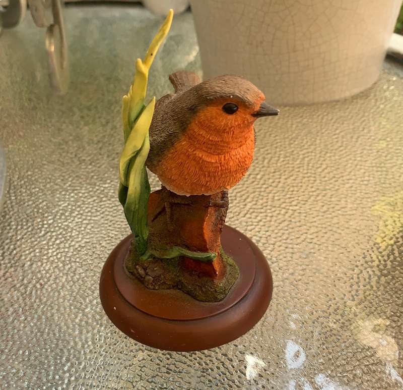 Enesco Robin bird on clay pot on plinth vintage