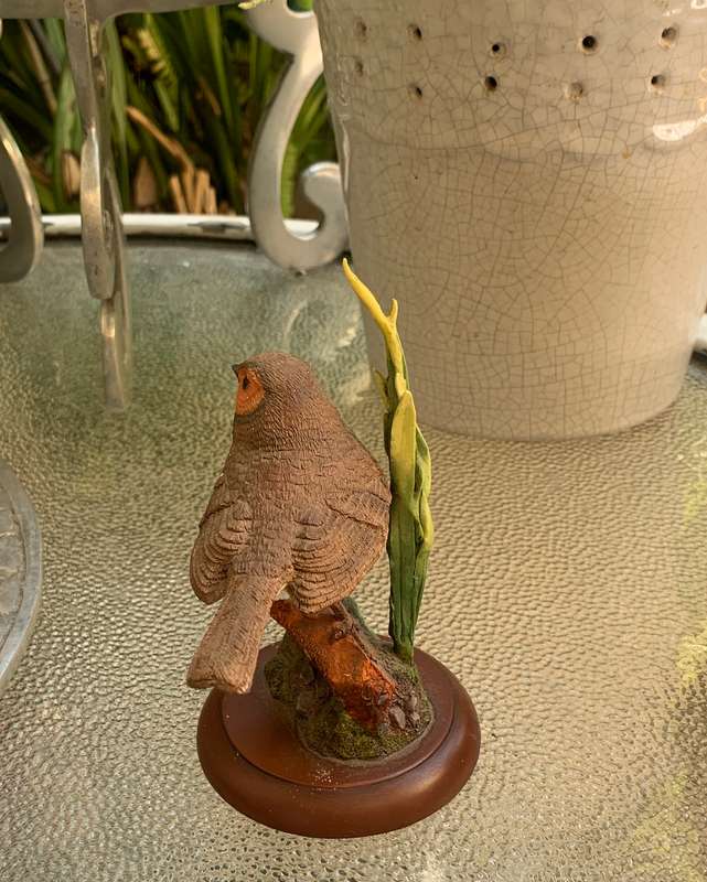 Enesco Robin bird on clay pot on plinth vintage