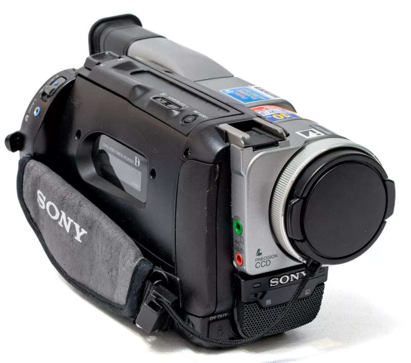 Sony Digital Handycam Camcorder DCR-TRV110E PAL 8mm Video8 Hi8 Digital Camcorder