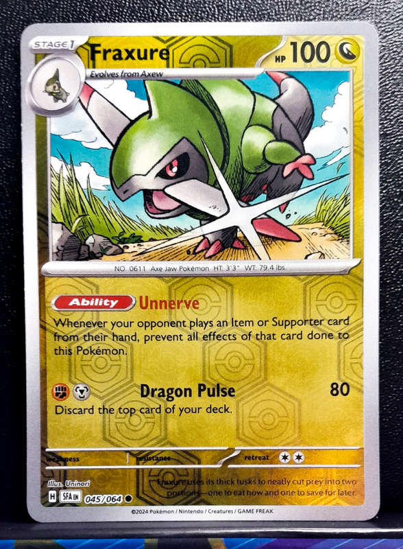 Pokemon Card - Fraxure 045/064 - Reverse Holofoil  - Shrouded Fable NM