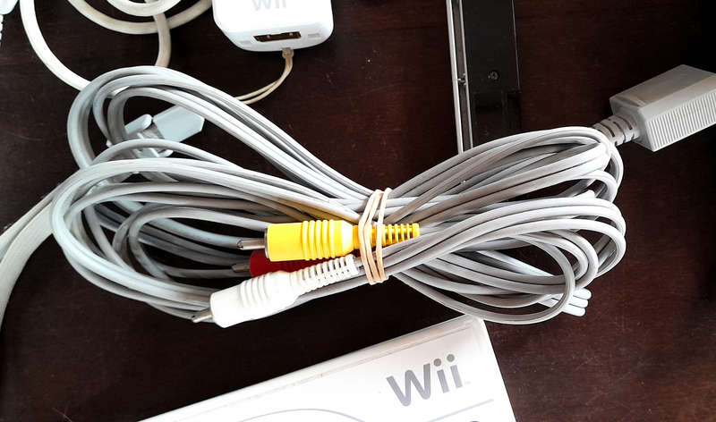 Nintendo Wii Console with 2 games & Accessories