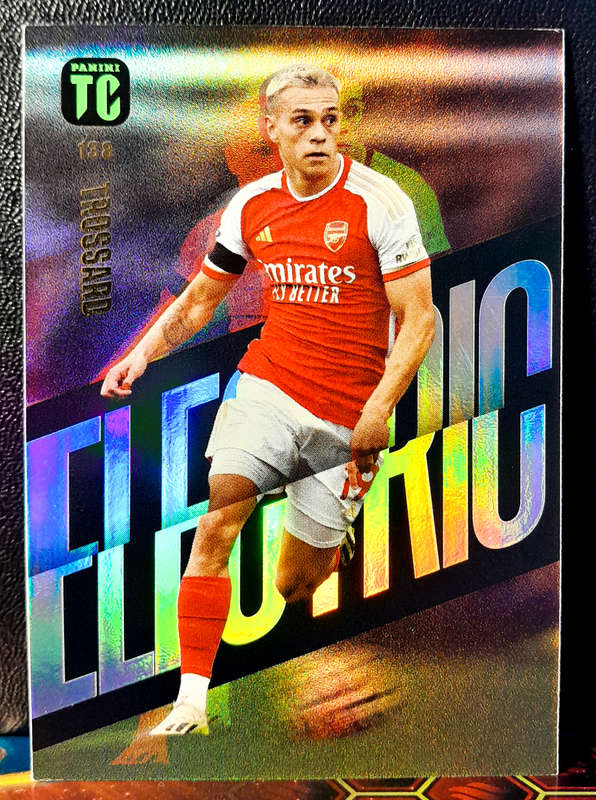 Panini Top Class - Leandro Trossard 138- Electric Holofoil - 2024 - NM